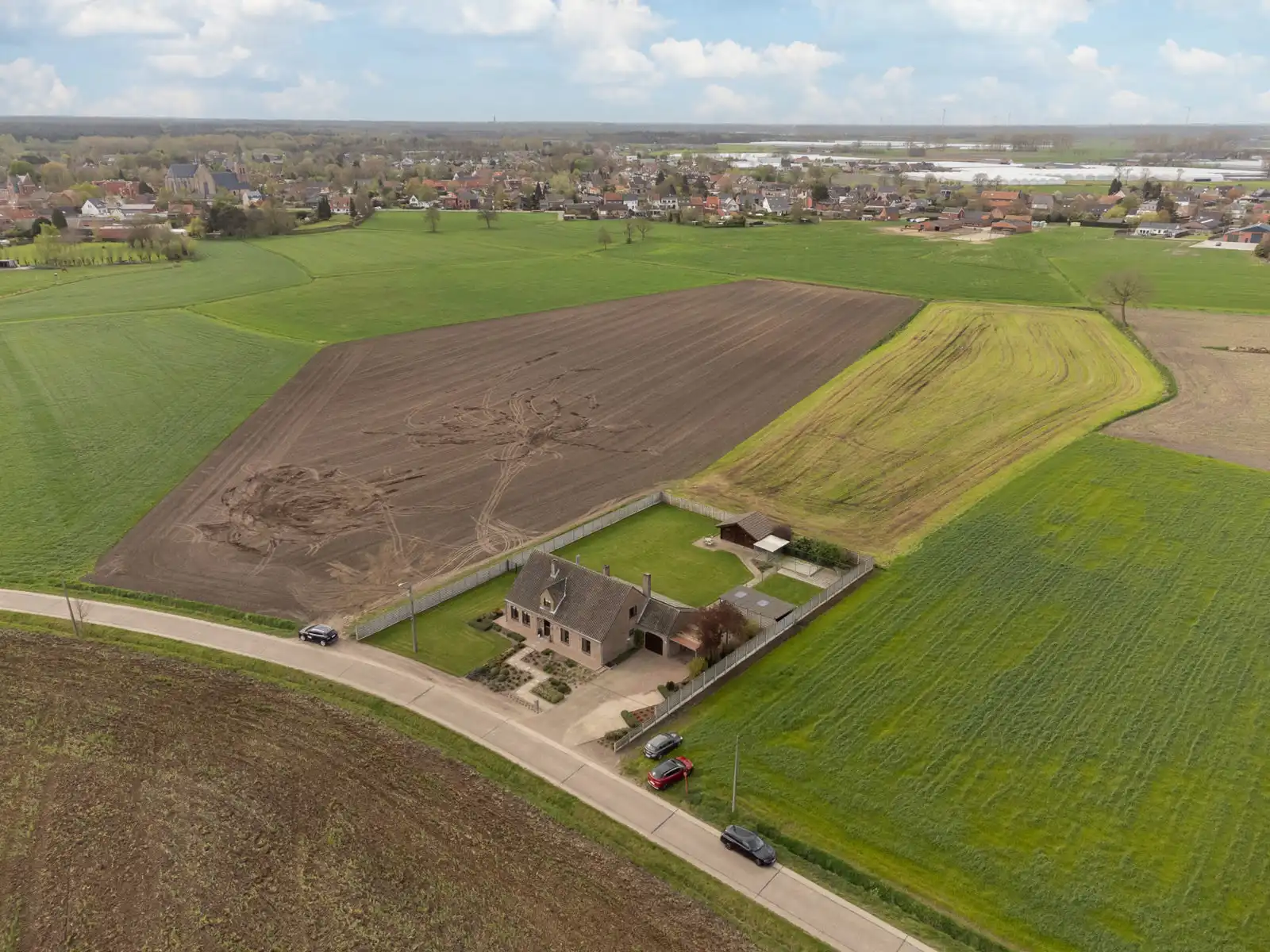 Rustig gelegen gezinswoning met 5 slaapkamers op een perceel van 1.782m². foto 29