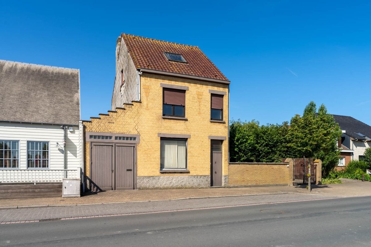 Te renoveren/slopen woning met bijgebouw, dubbele garage en zonnige tuin foto 7