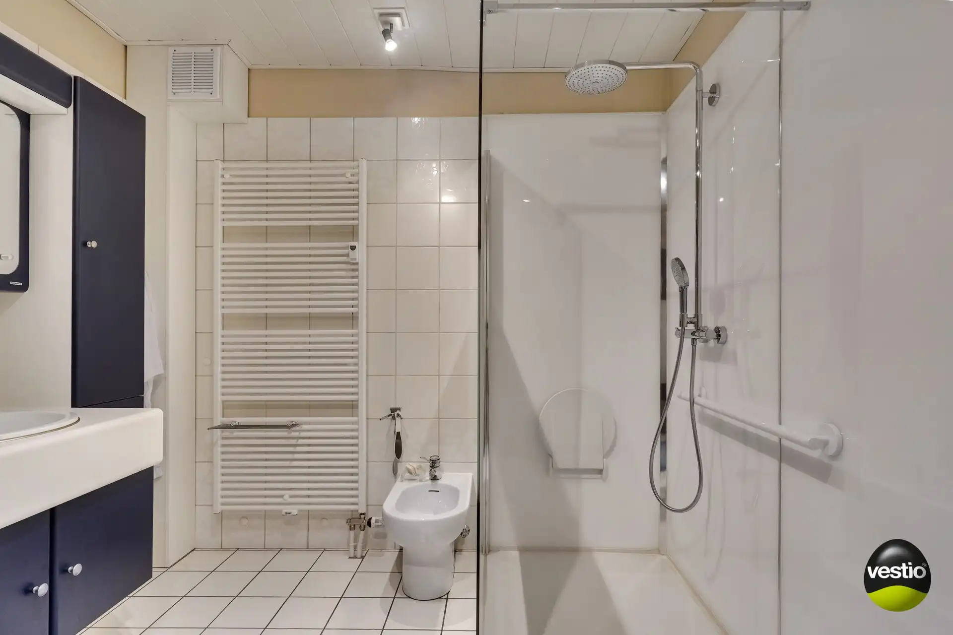 GELIJKVLOERS APPARTEMENT 3 SLAAPKAMERS 171 M² + HANDELSRUIMTE + TUIN + 5 GARAGES + ZOLDER foto 30