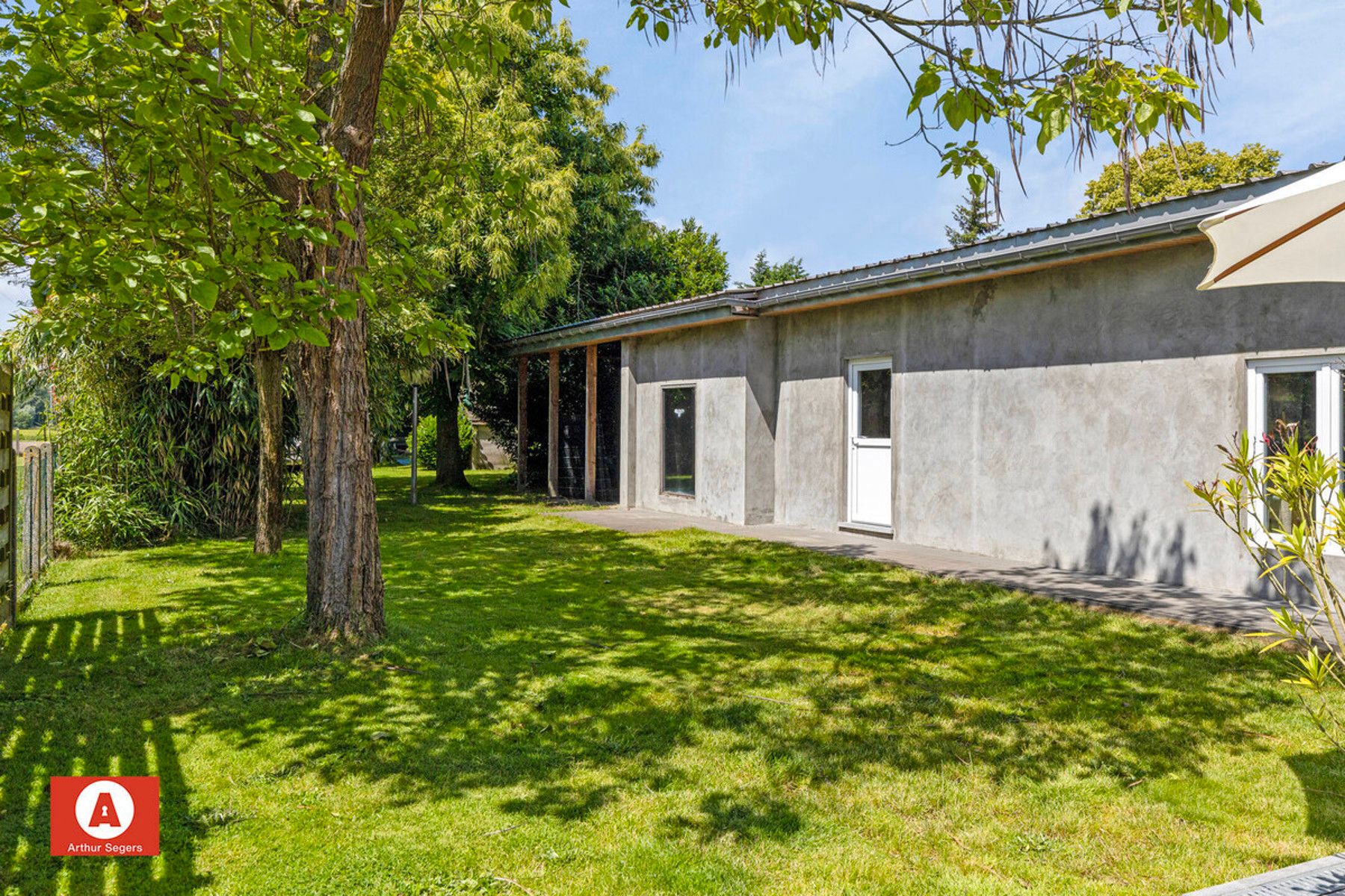 Open bebouwing op 12a met ZW gerichte tuin en ruim bijgebouw foto 20