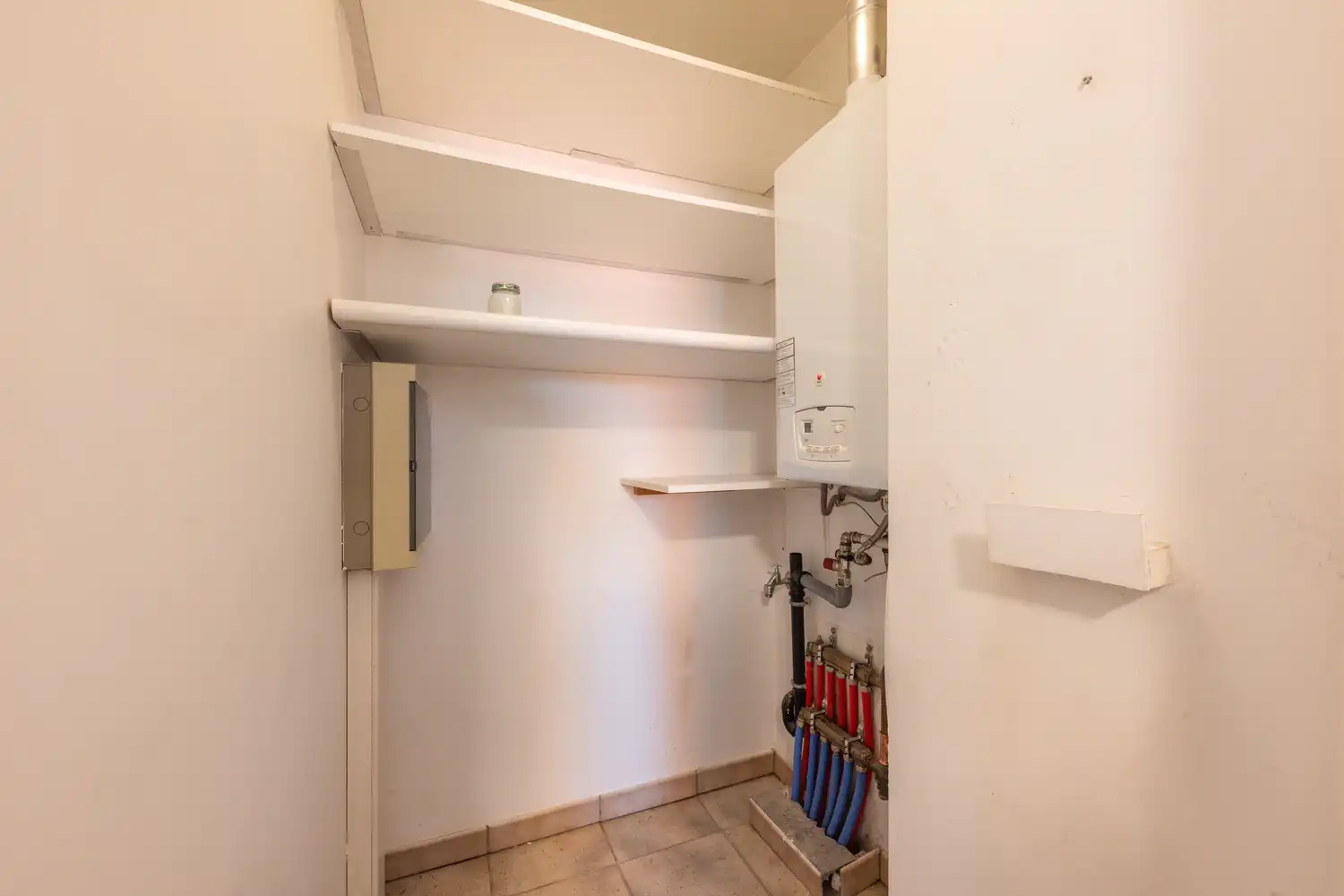 Appartement te Meulebeke. foto 8