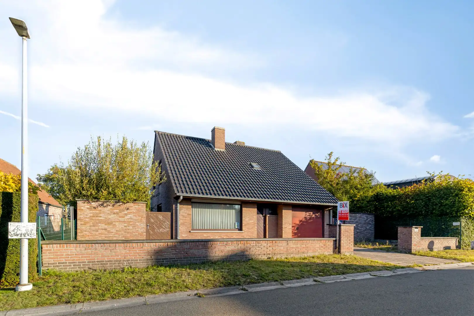 Vrijstaande woning met licht, ruimte en veel potentieel foto {{pictureIndex}}