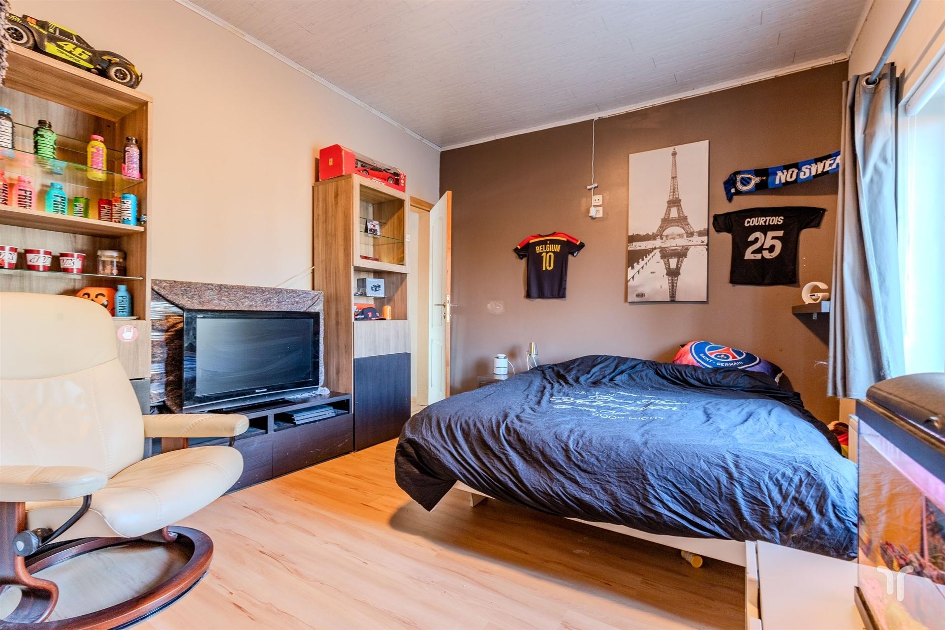 Op te frissen rijwoning te koop in Oostende. foto 8