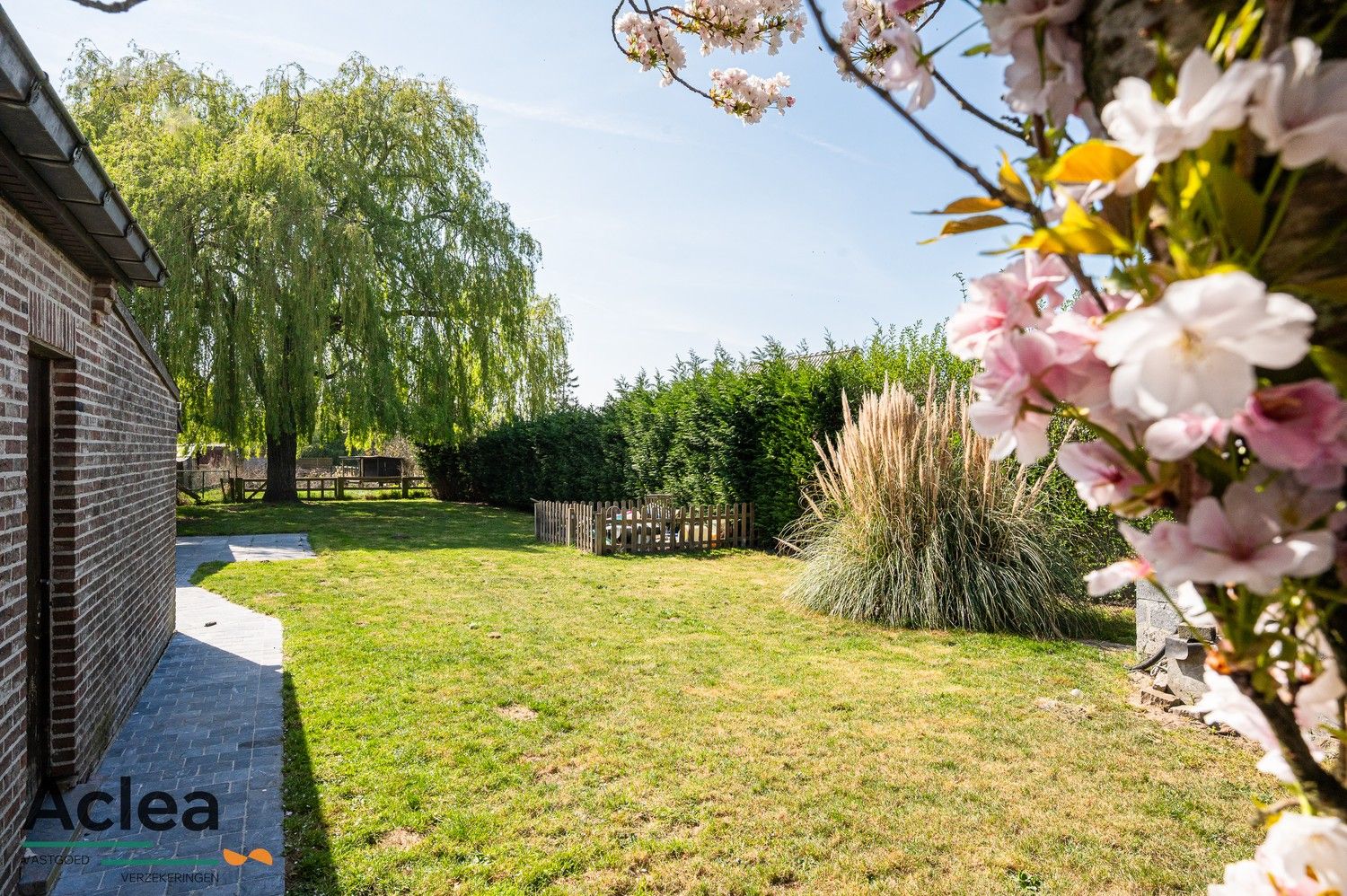 Rustig gelegen villa in landelijke stijl, omgeven door groen en natuur foto 5