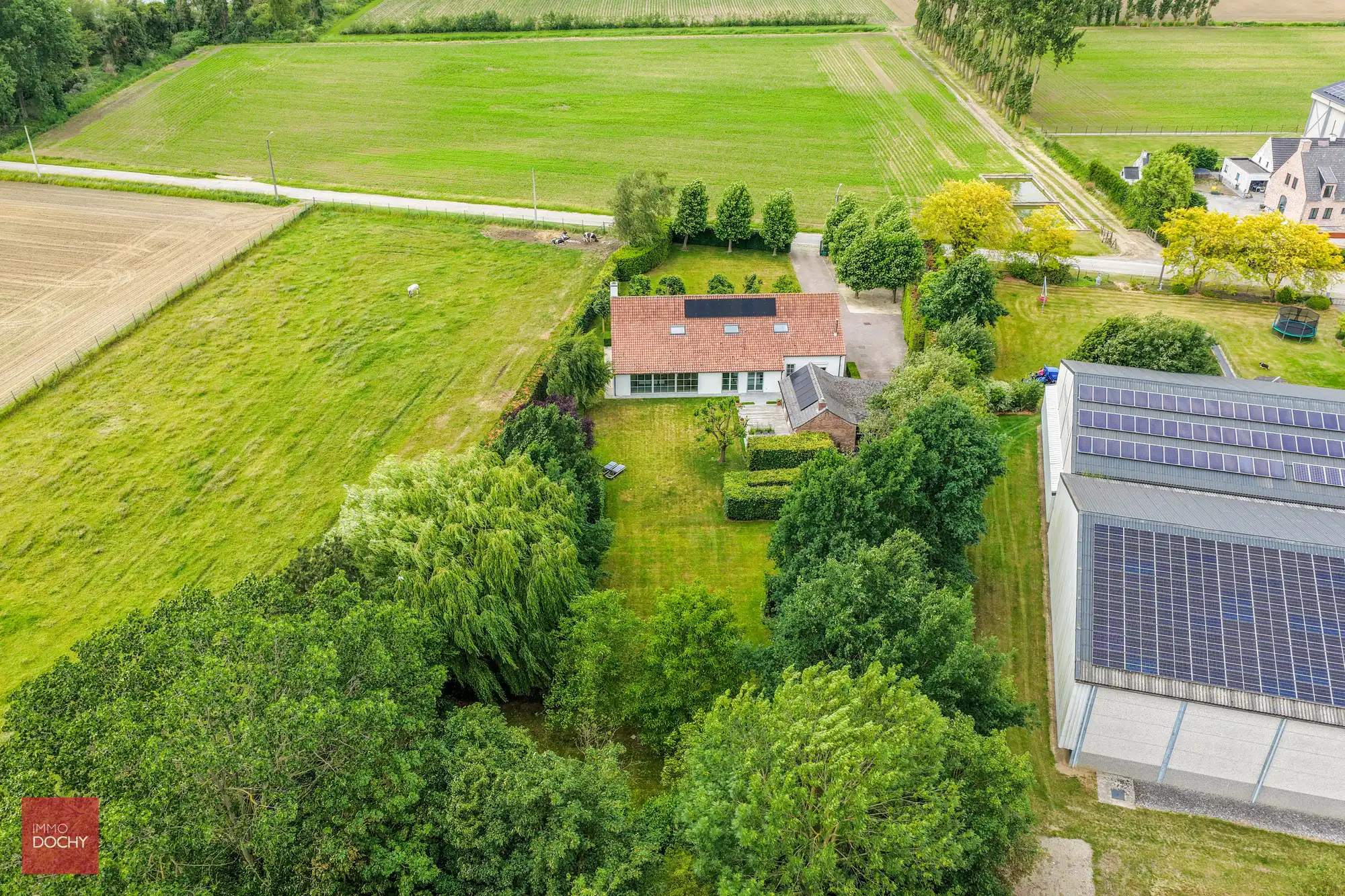 Instapklaar landhuis met bijgebouw foto 21