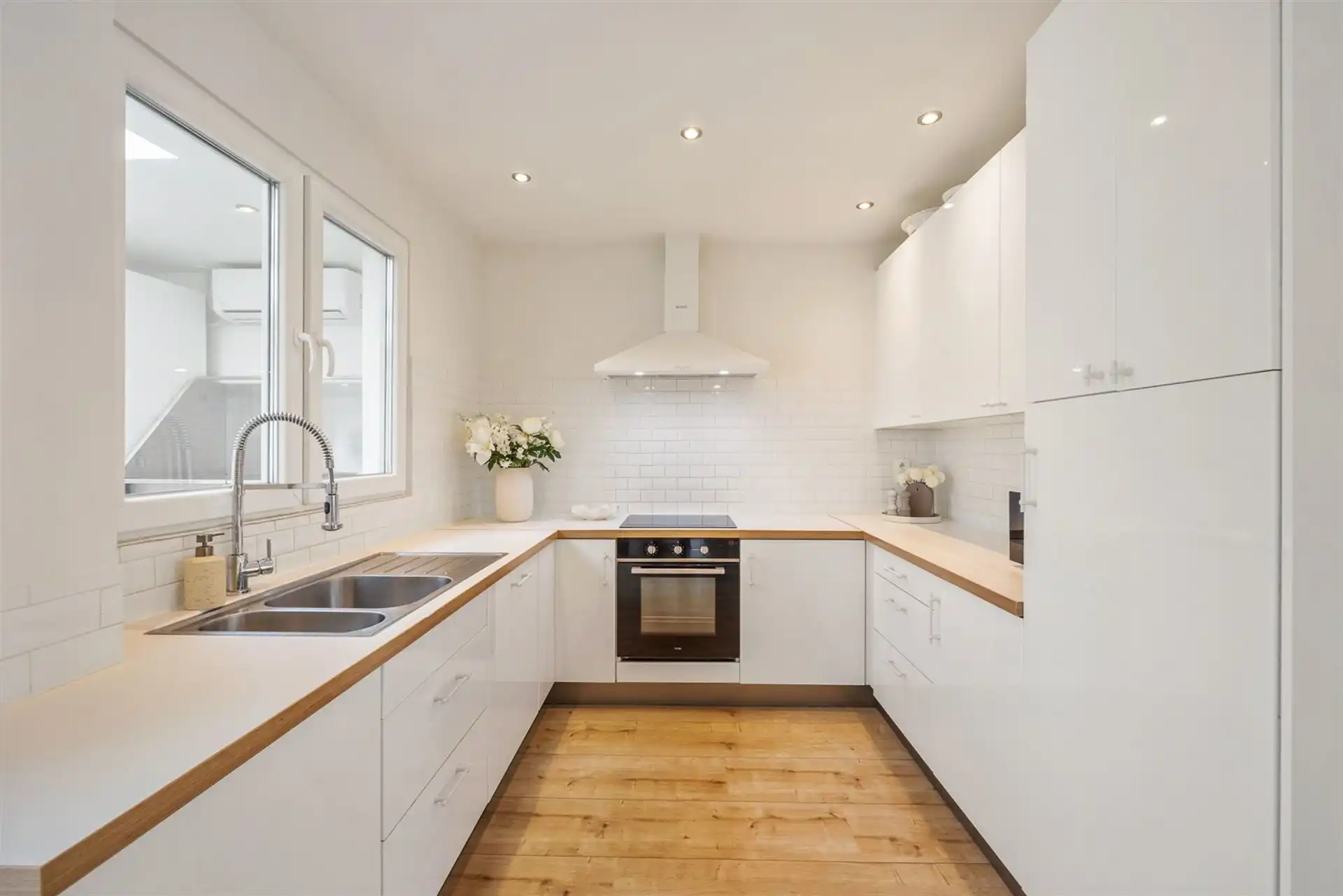 Instapklare woning met 3 slpk's op een TOPlocatie te Schoten! foto 4