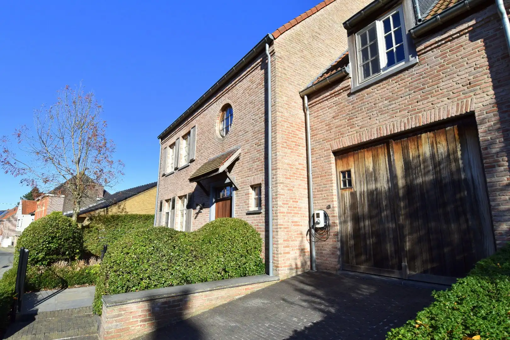 Charmante, gezinswoning in landelijke stijl met 5 slaapkamers, garage en zonnige tuin te koop in Bellegem foto 3
