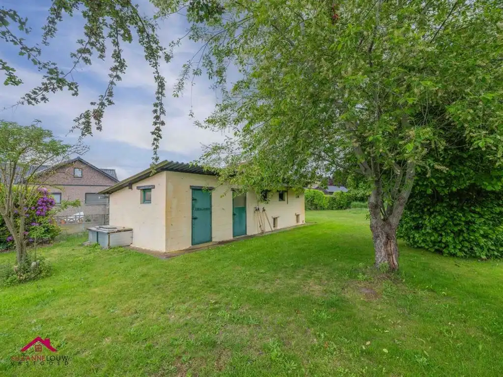 Karaktervolle, vrijstaande woning op riant perceel foto 8