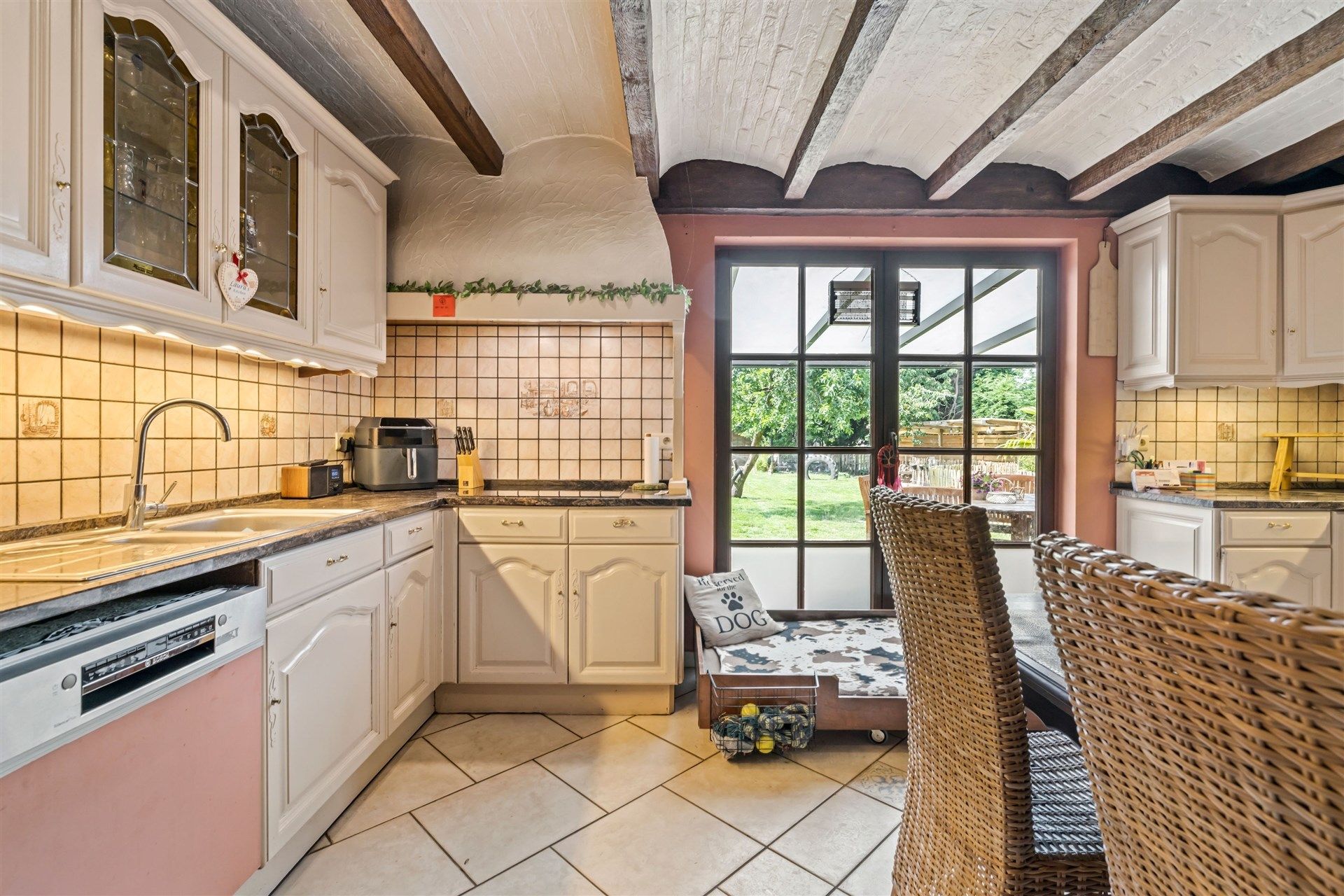 Ruim opgezette, landelijke woning met aangename tuin, 6 slaapkamers en een ingerichte woonstudio op de 2e verdieping foto 12