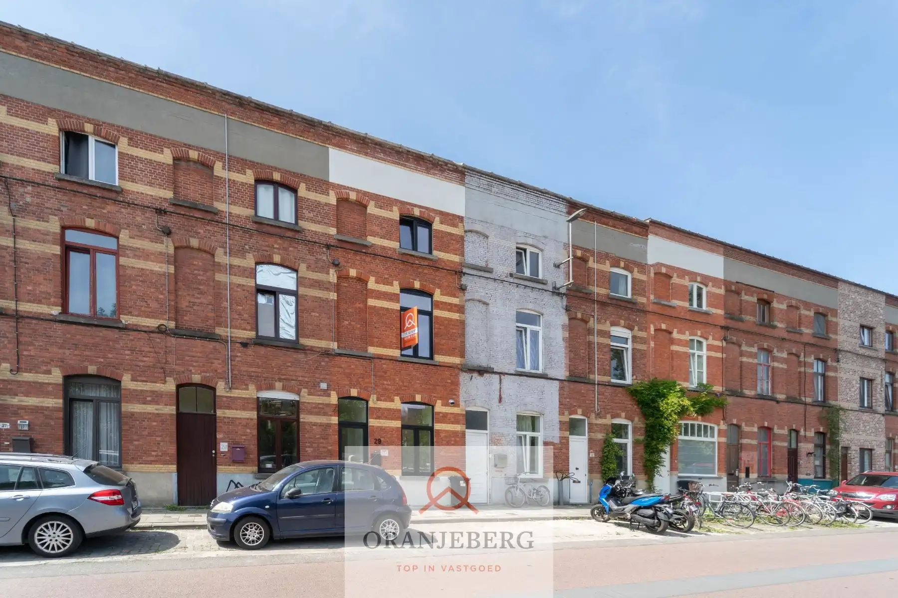 Lichtrijke gerenoveerde woning foto 2