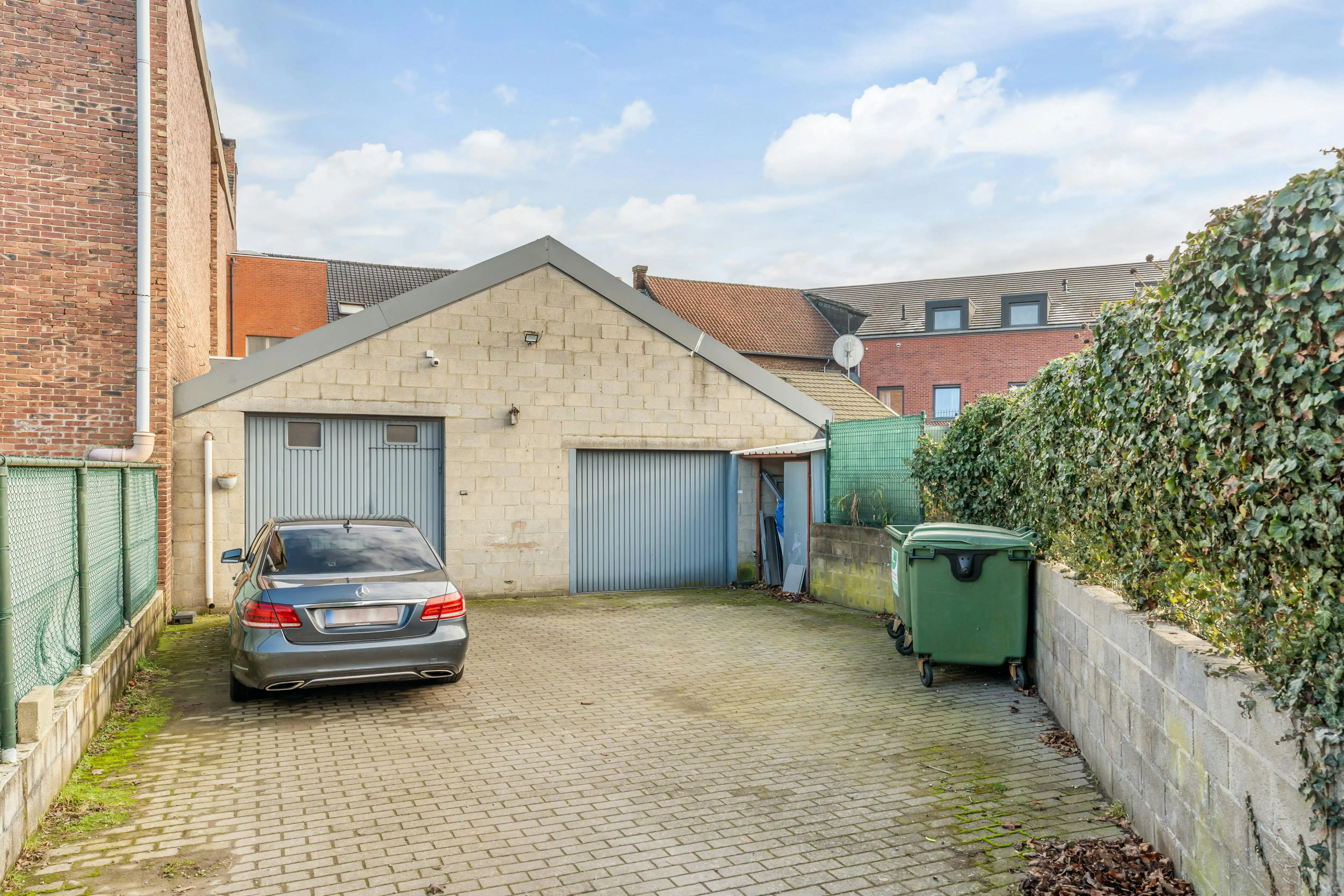 Rendabele opbrengsteigendom met handelspand, magazijn, woonst en 2 appartementen in Genk foto 25