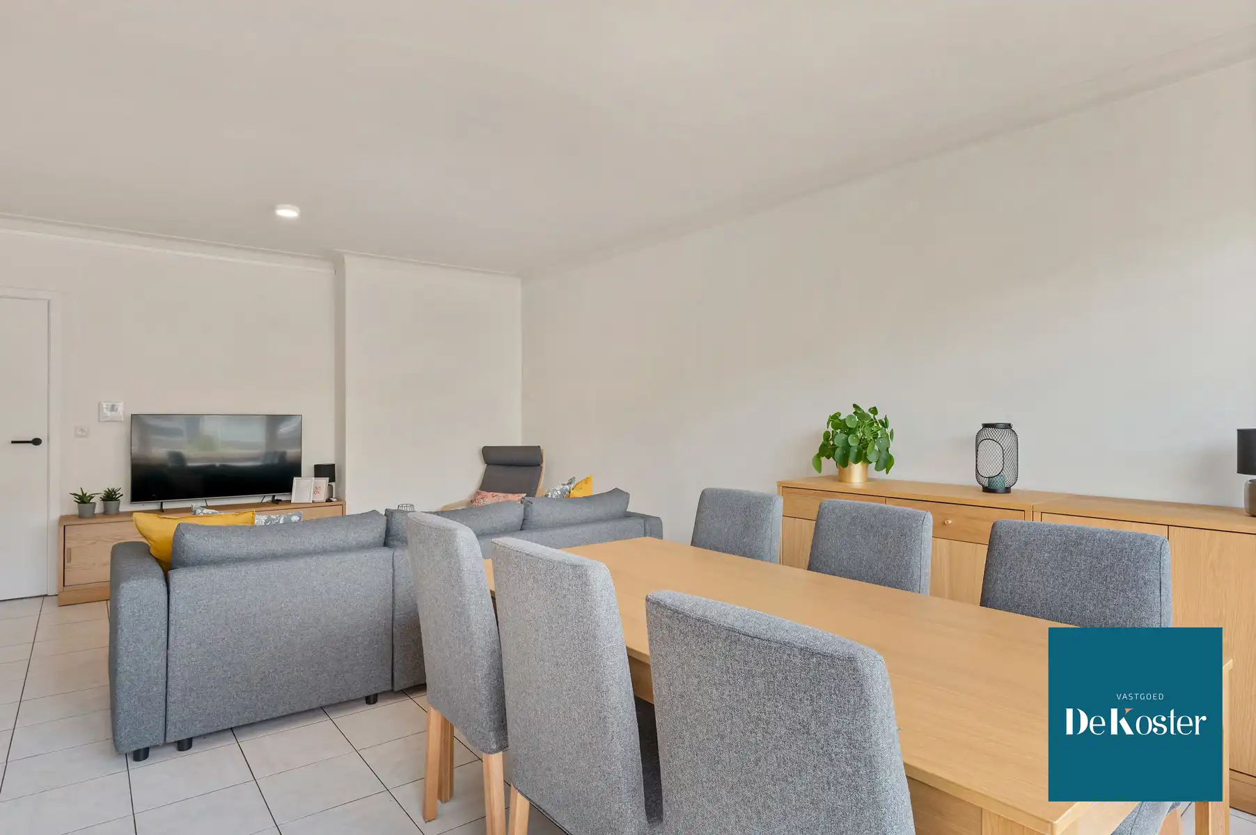 Instapklaar gerenoveerd appartement met 2 slaapkamers foto 3