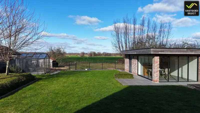 Halfopen bebouwing met 3 slaapkamers op 1358 m2, terras en ruime tuin te Adegem foto 5