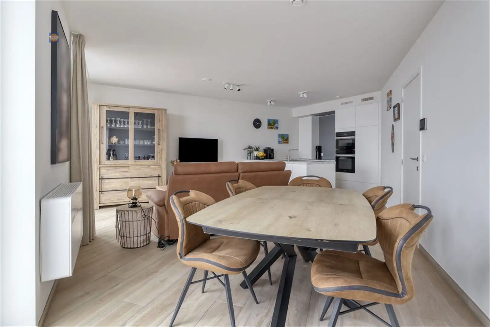 Modern en instapklaar appartement met 2 slaapkamers op absolute topligging foto 4