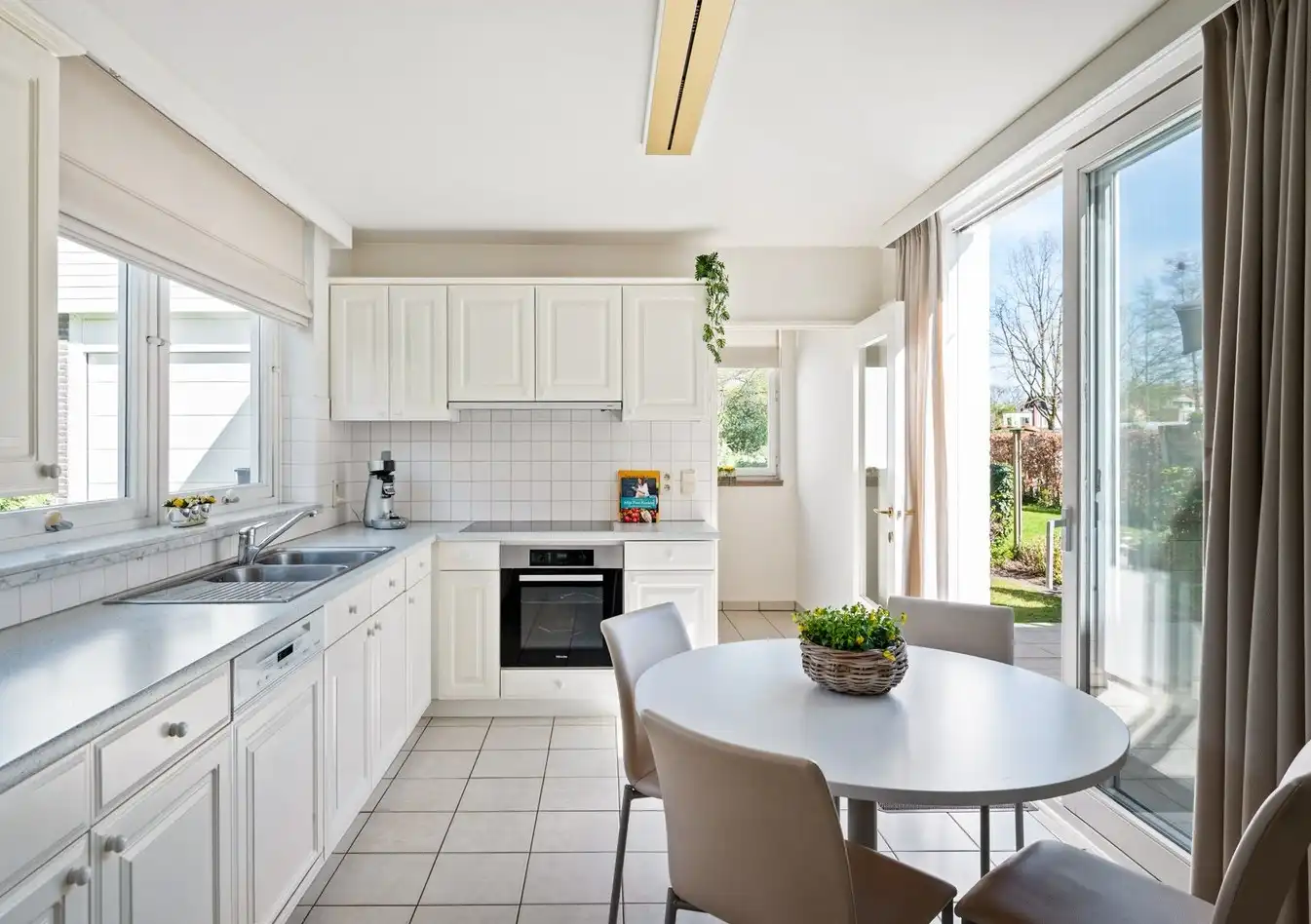 IN OPTIE !! Lichtrijke en instapklare HOB met ruimte om verder te groeien? Ontdek deze oerdegelijke lichtrijke woning tussen Vriesdonk en het centrum van Brasschaat ! foto 11