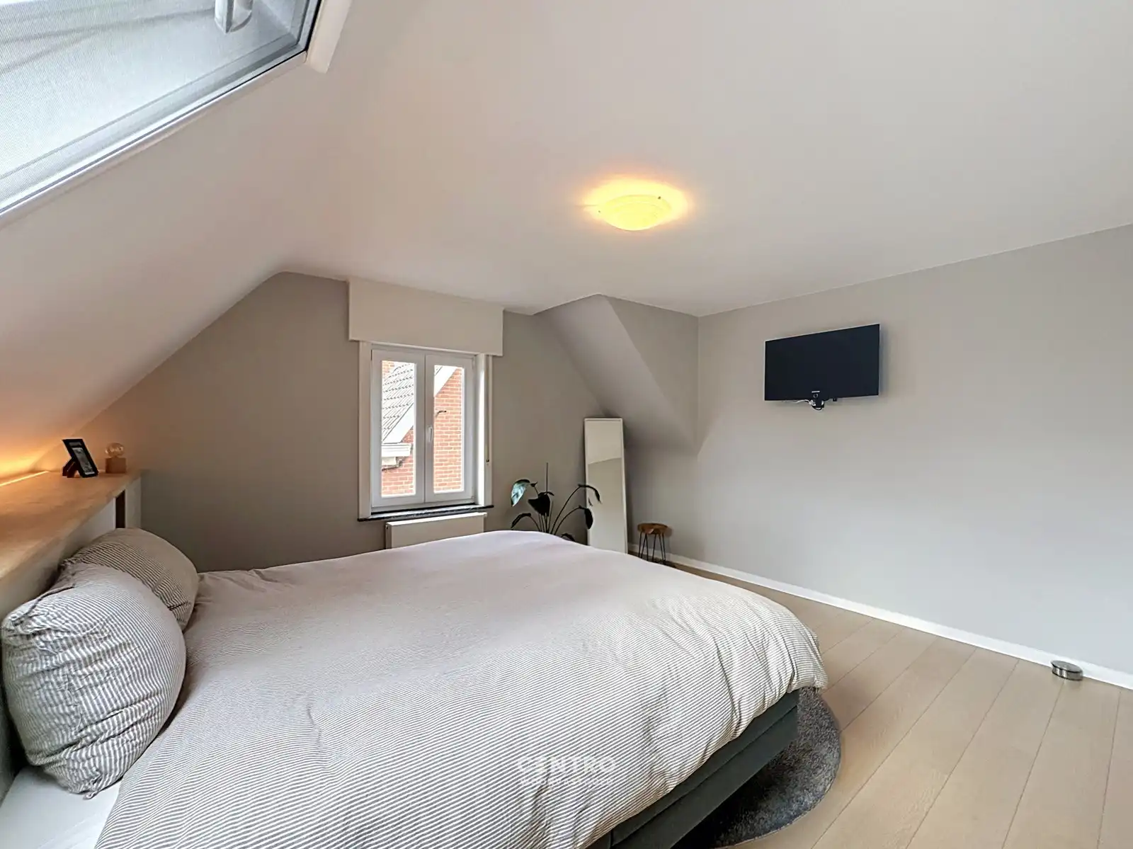 GERENOVEERDE VILLA  met 5 slpks, opslagruimte en ZUIDgerichte tuin! foto 14