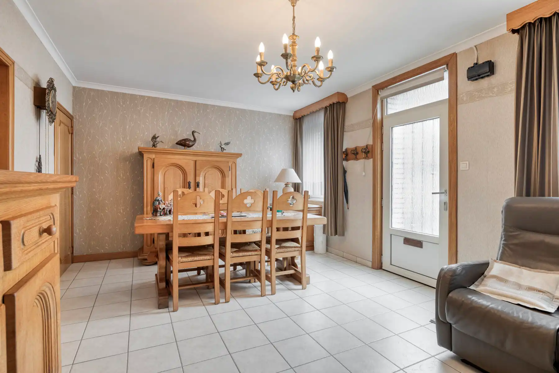 Rijwoning met 2 slaapkamers, inrichtbare zolder & grote tuin foto 5