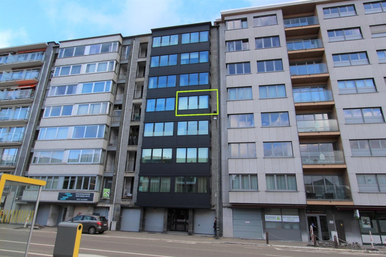 VOLLEDIG VERNIEUWD APPARTMENT IN HET CENTRUM foto {{pictureIndex}}