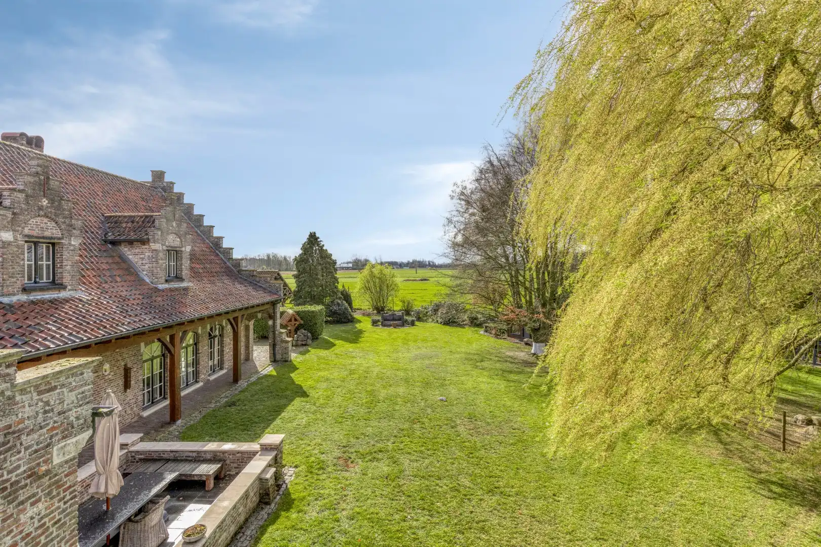 Exclusieve landelijke villa op een uitzonderlijk perceel  foto {{pictureIndex}}