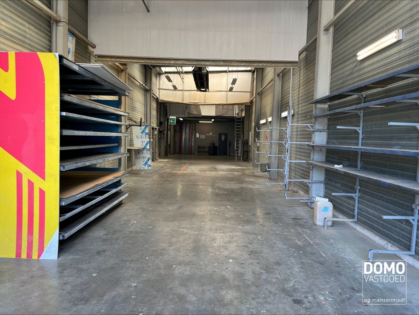 Multifunctionele ruimte gelegen te Hasselt - 236m² foto {{pictureIndex}}