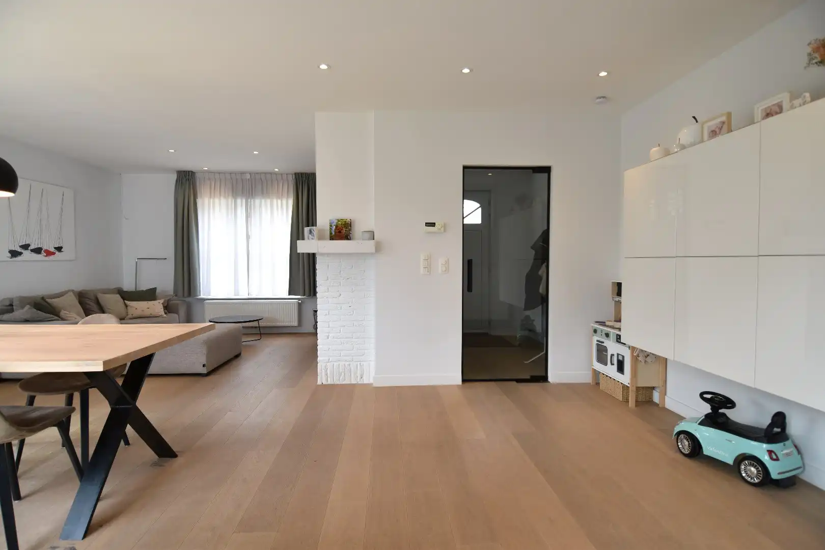 Instapklare woning met 3 slaapkamers, garage en een mooi stukje tuin te koop in residentiële wijk te Aalbeke foto 7