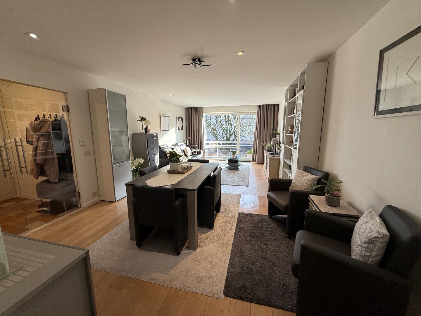 Verzorgd appartement op zeer centrale ligging.  foto {{pictureIndex}}