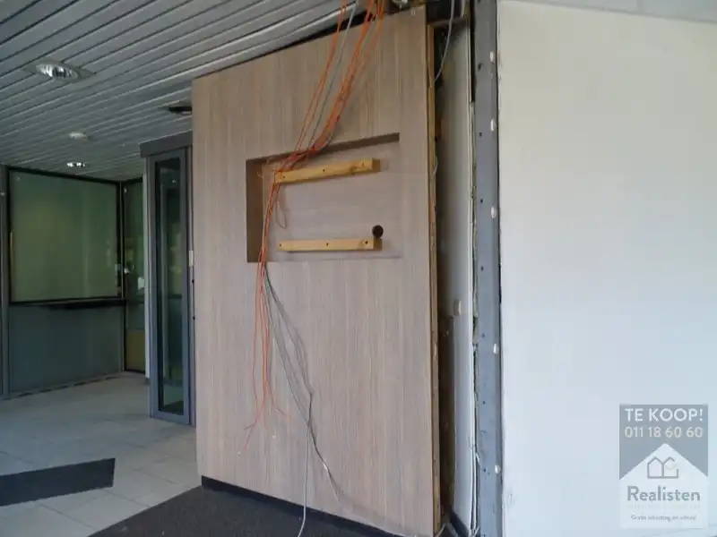 Voormalig bankkantoor foto 3