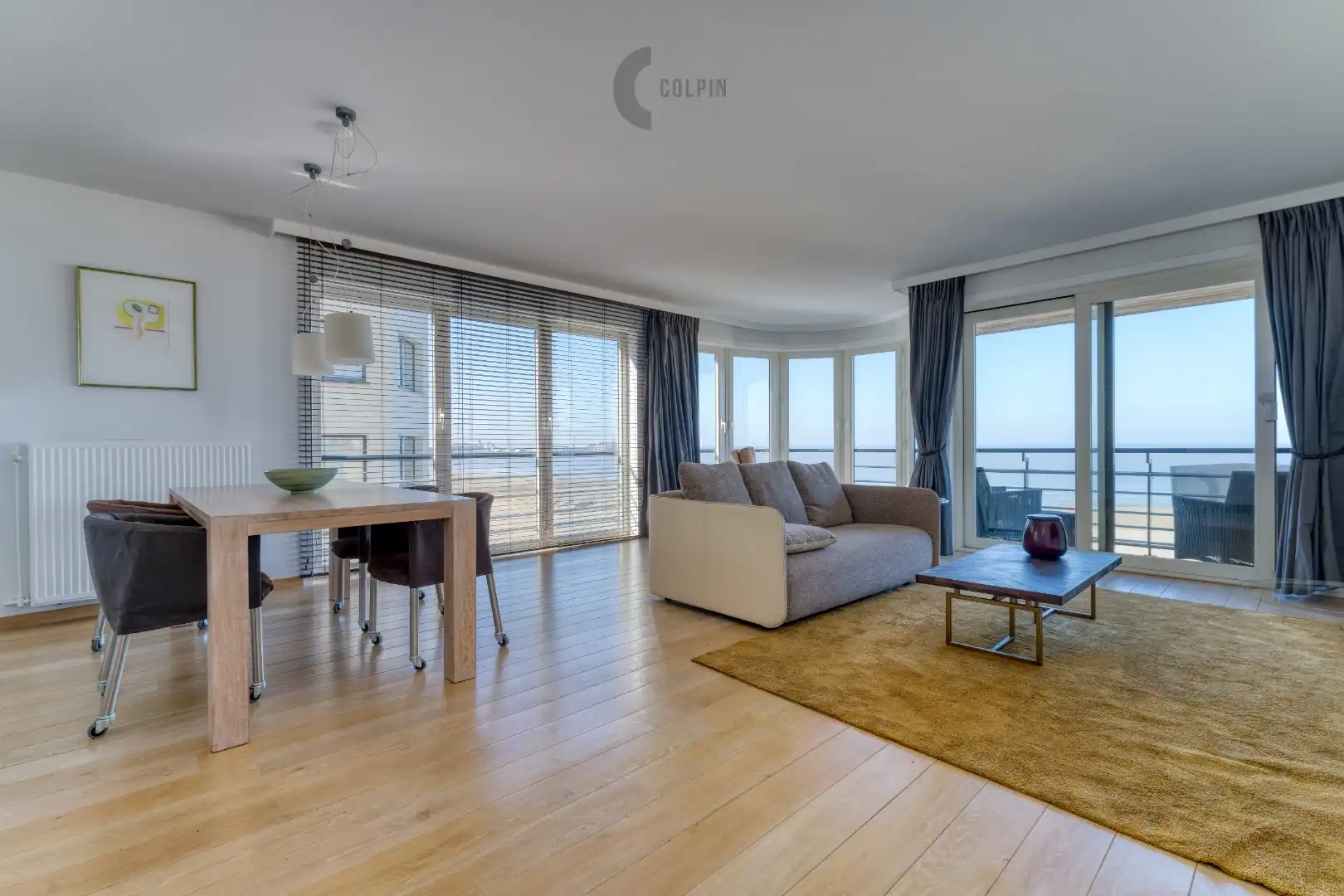 Royaal hoekappartement (150 m²) met uniek panoramisch zeezicht – Zeedijk Knokke-Heist foto {{pictureIndex}}