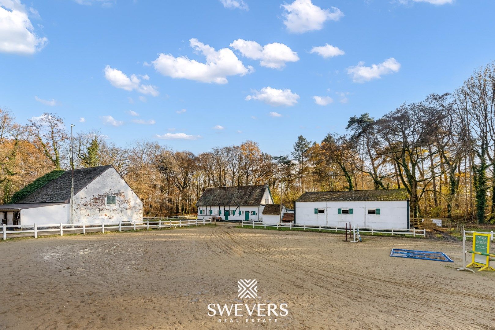 Uitzonderlijk vastgoed op 5ha 68a 41ca op toplocatie foto {{pictureIndex}}