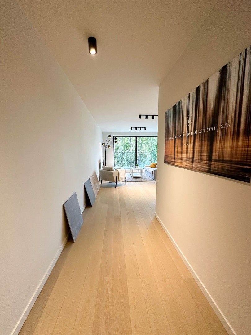 Stijlvol en lichtrijk hoekappartement in een prachtige parkomgeving foto 8