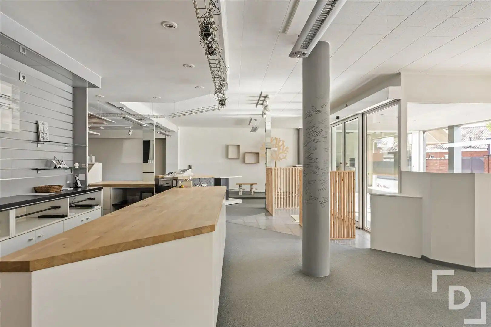 Ruime handelszaak met woonst & verhuurd appartement te koop in Poelkapelle. foto 9