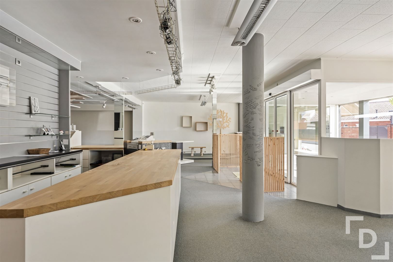 Ruime handelszaak met woonst & verhuurd appartement te koop in Poelkapelle. foto 9