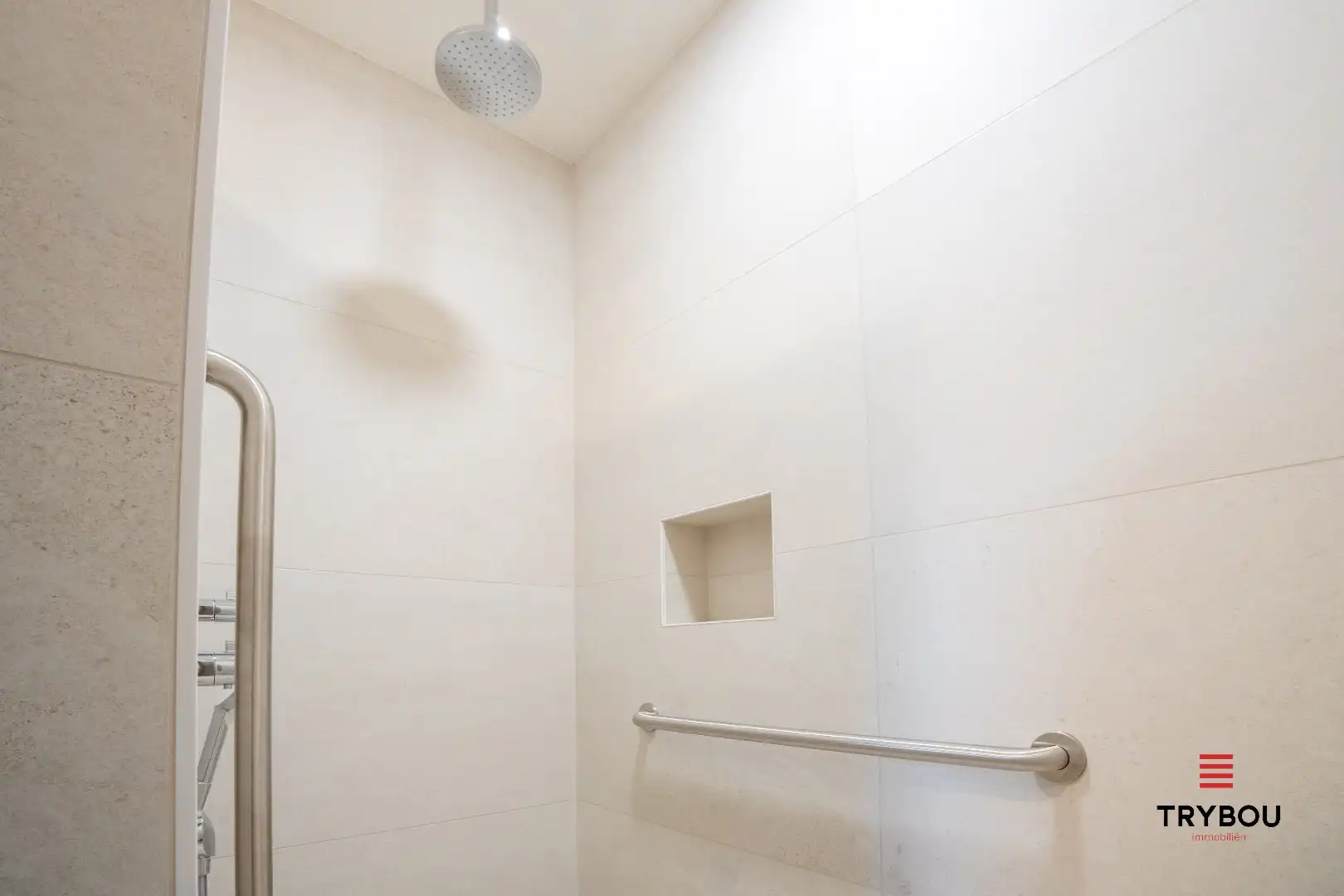 Instapklare, energiezuinige woning op het gelijkvloers in hartje Lo-Reninge foto 12