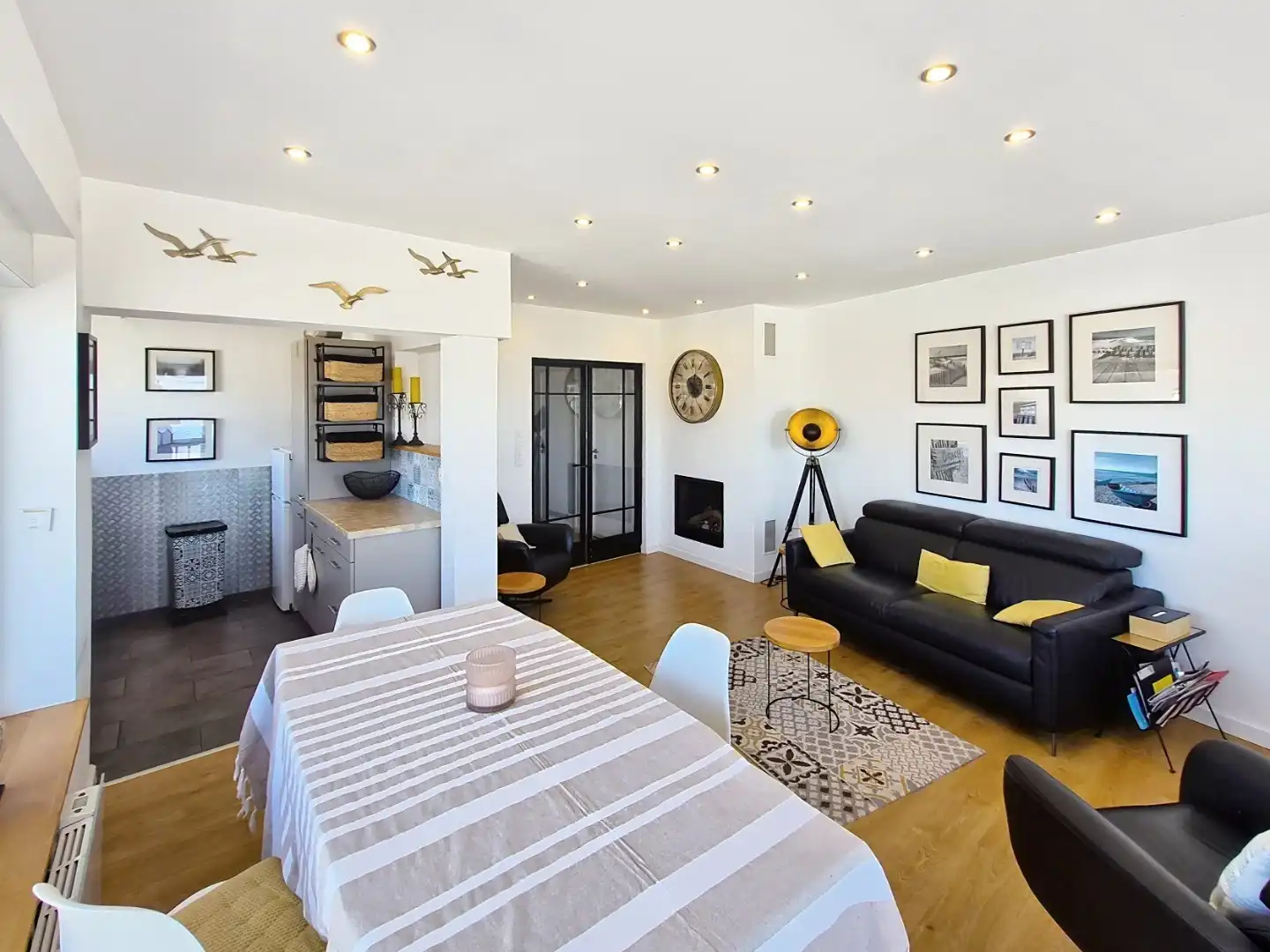 Stijlvol vernieuwd hoekappartement op de 6e verdieping met fenomenaal zeezicht foto 3