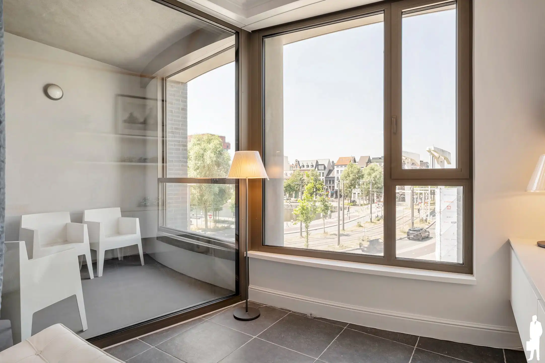 Lichtrijk BEN-appartement met open waterzicht in London Residence foto 7