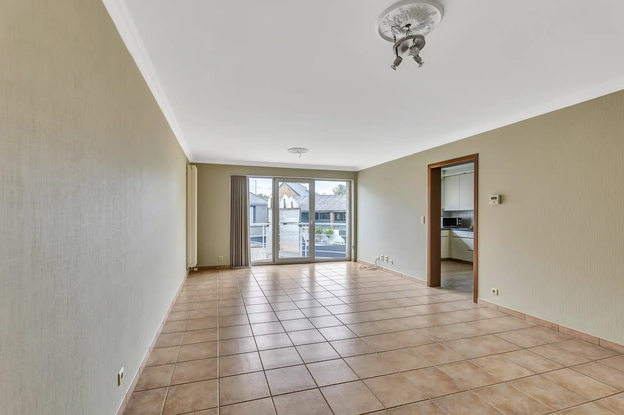 Instapklaar appartement met ruime garage foto 8