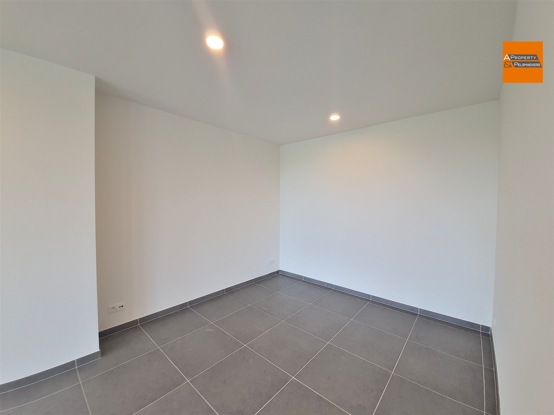 Nieuwbouw woning met 3 slaapkamers en tuin op toplocatie foto 9