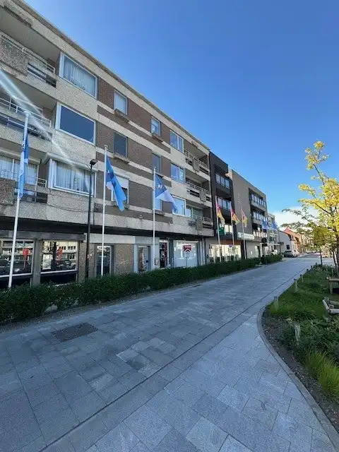 Ruim appartement met prachtig zicht op het marktplein in hartje Neerpelt! foto {{pictureIndex}}