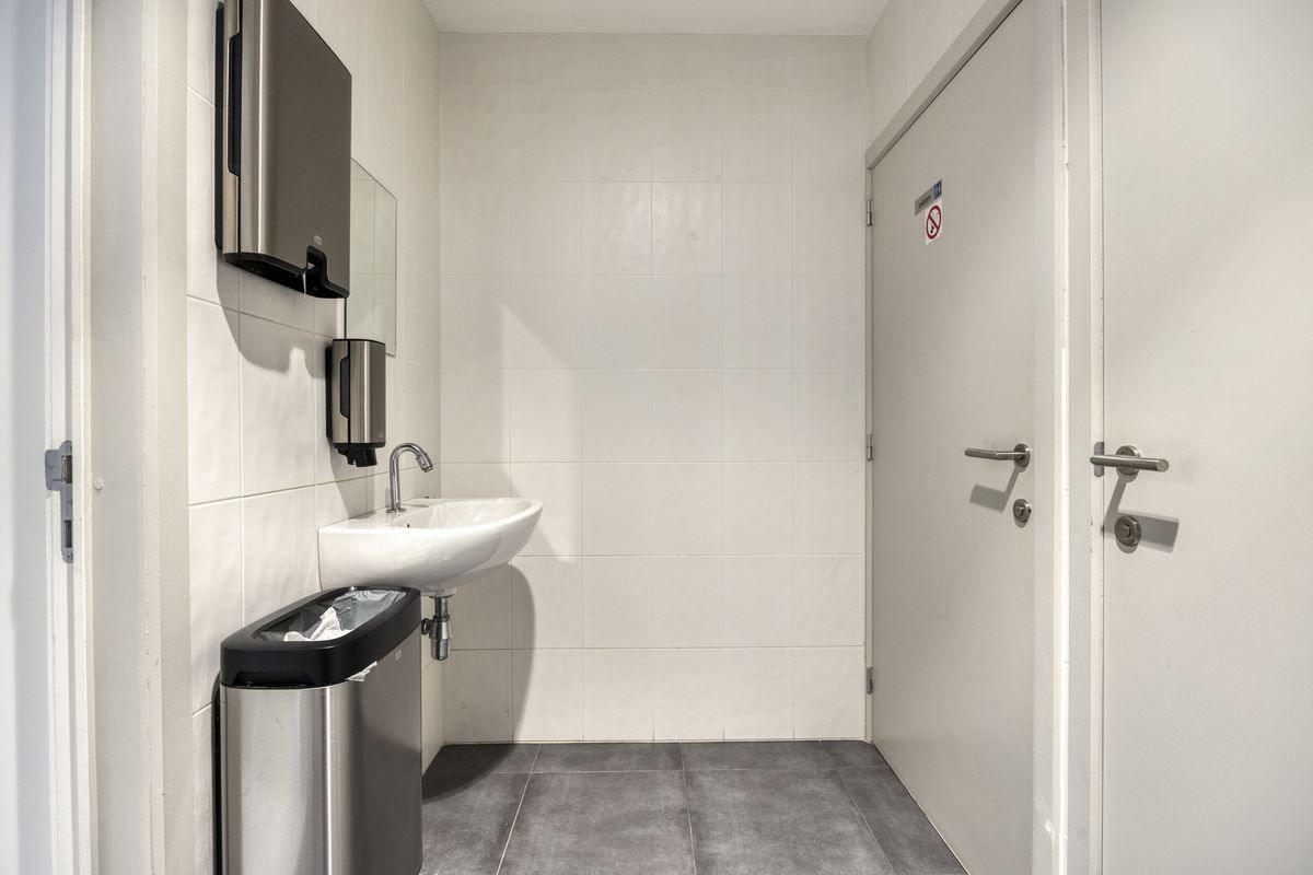 BAANWINKEL MET PARKING OP TOPLOCATIE foto 12