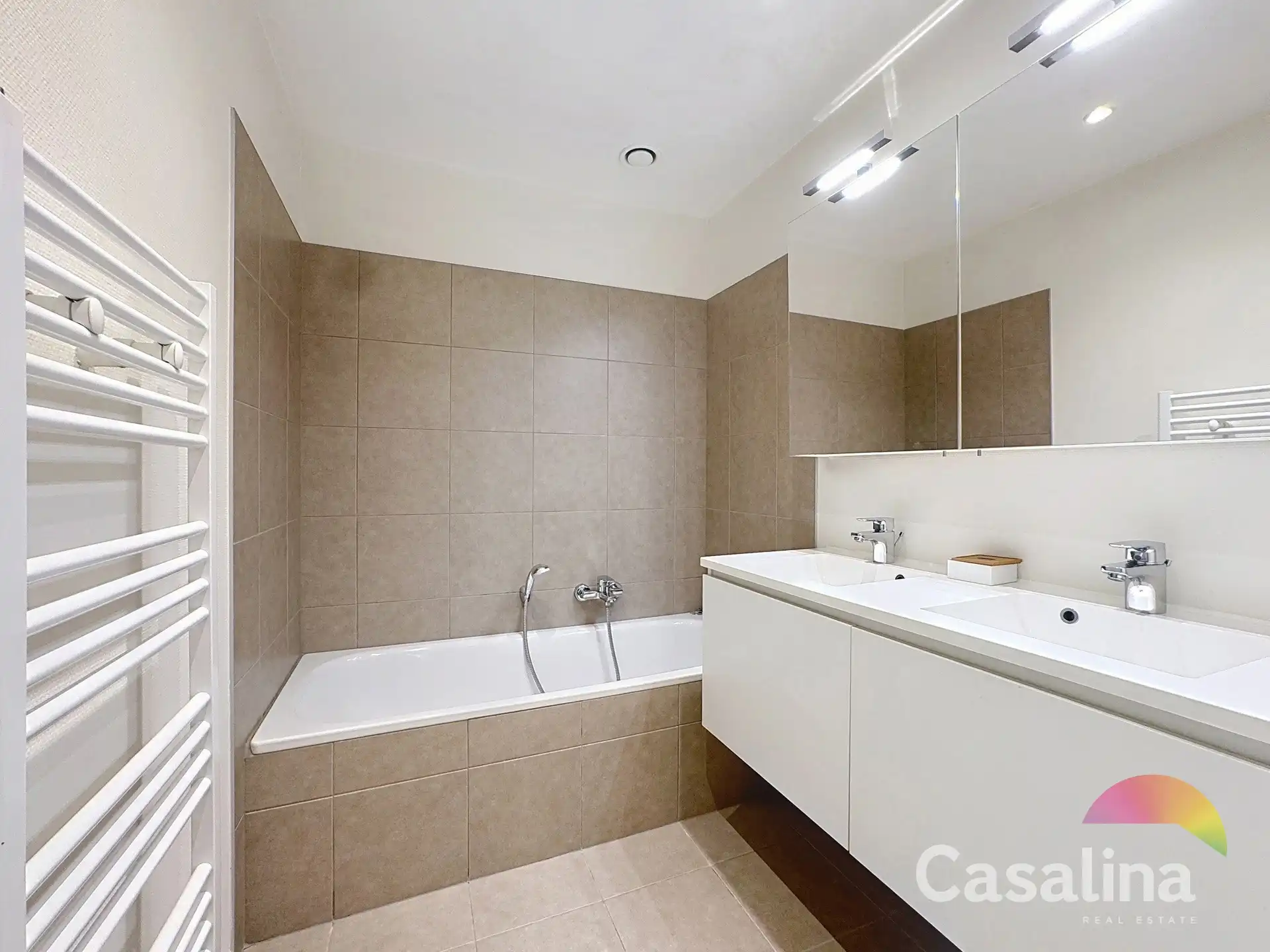 Appartement met 2 slaapkamers, terrassen, tuin + parking foto 11