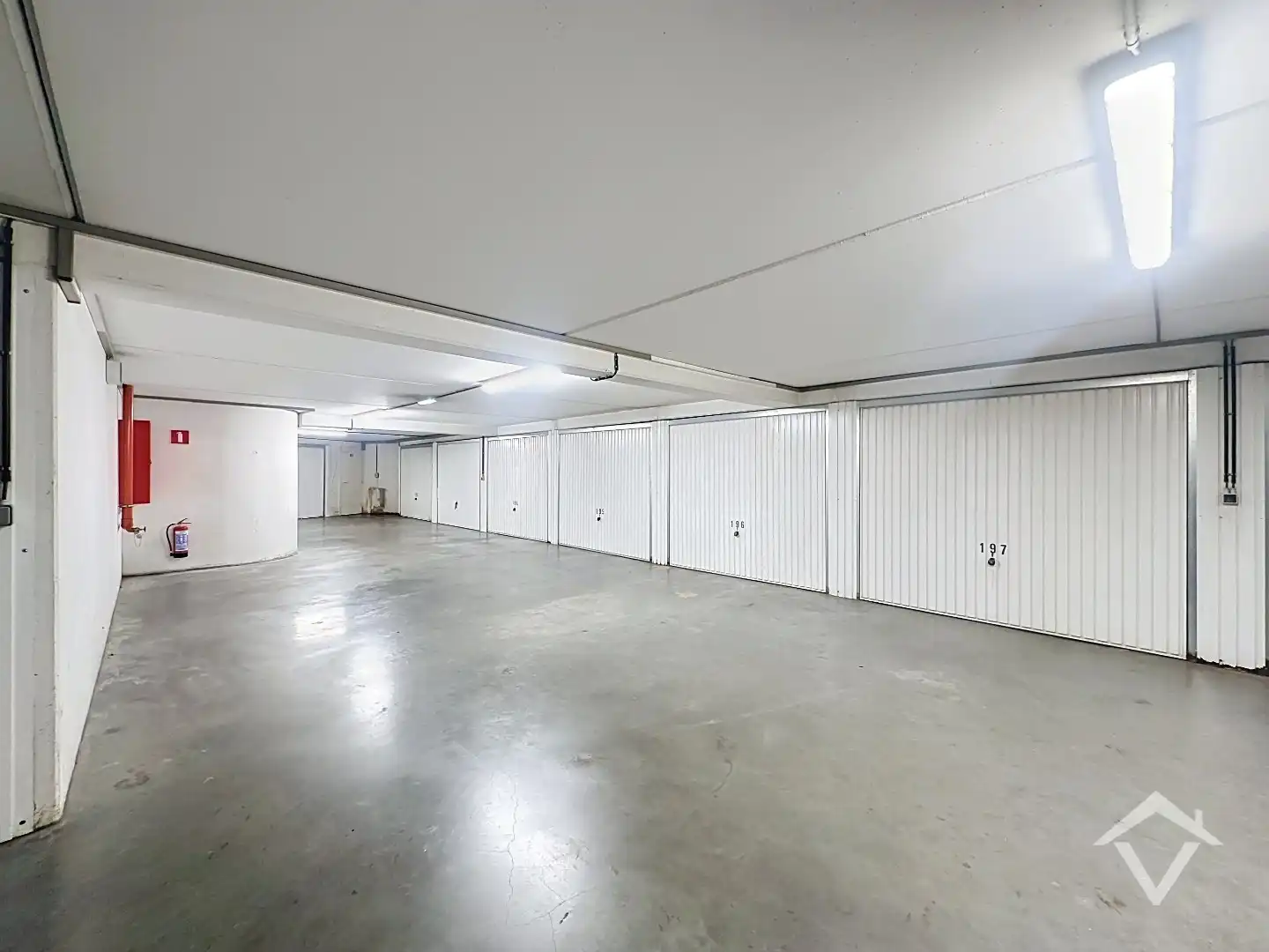 Afgesloten garagebox te huur in complex op centrale ligging te Middelkerke! foto 2
