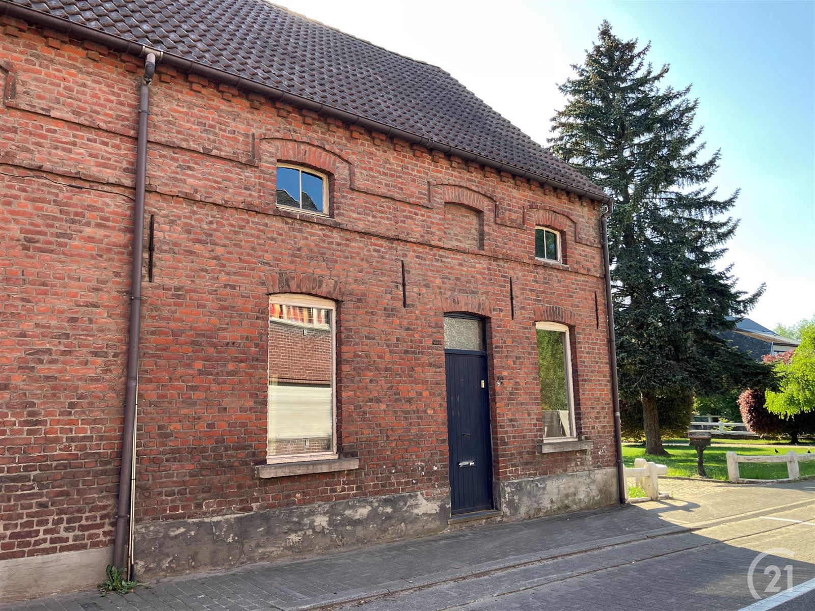 ERPE-MERE - Woning met 4 slaapkamers en zuidgerichte tuin foto {{pictureIndex}}