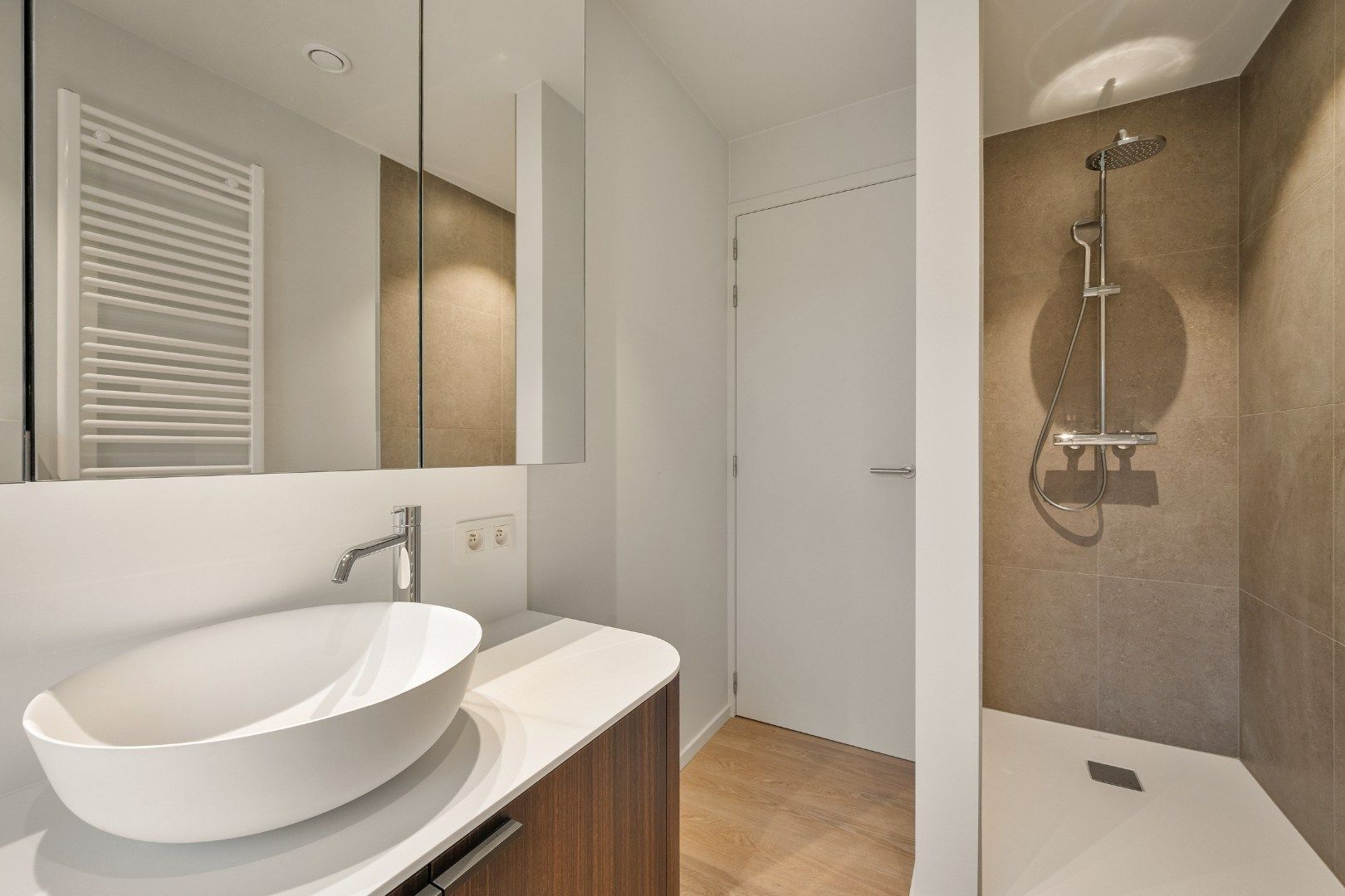 Instapklare halfopen woning met 3 slaapkamers en zuidgerichte tuin in Ledegem foto 8