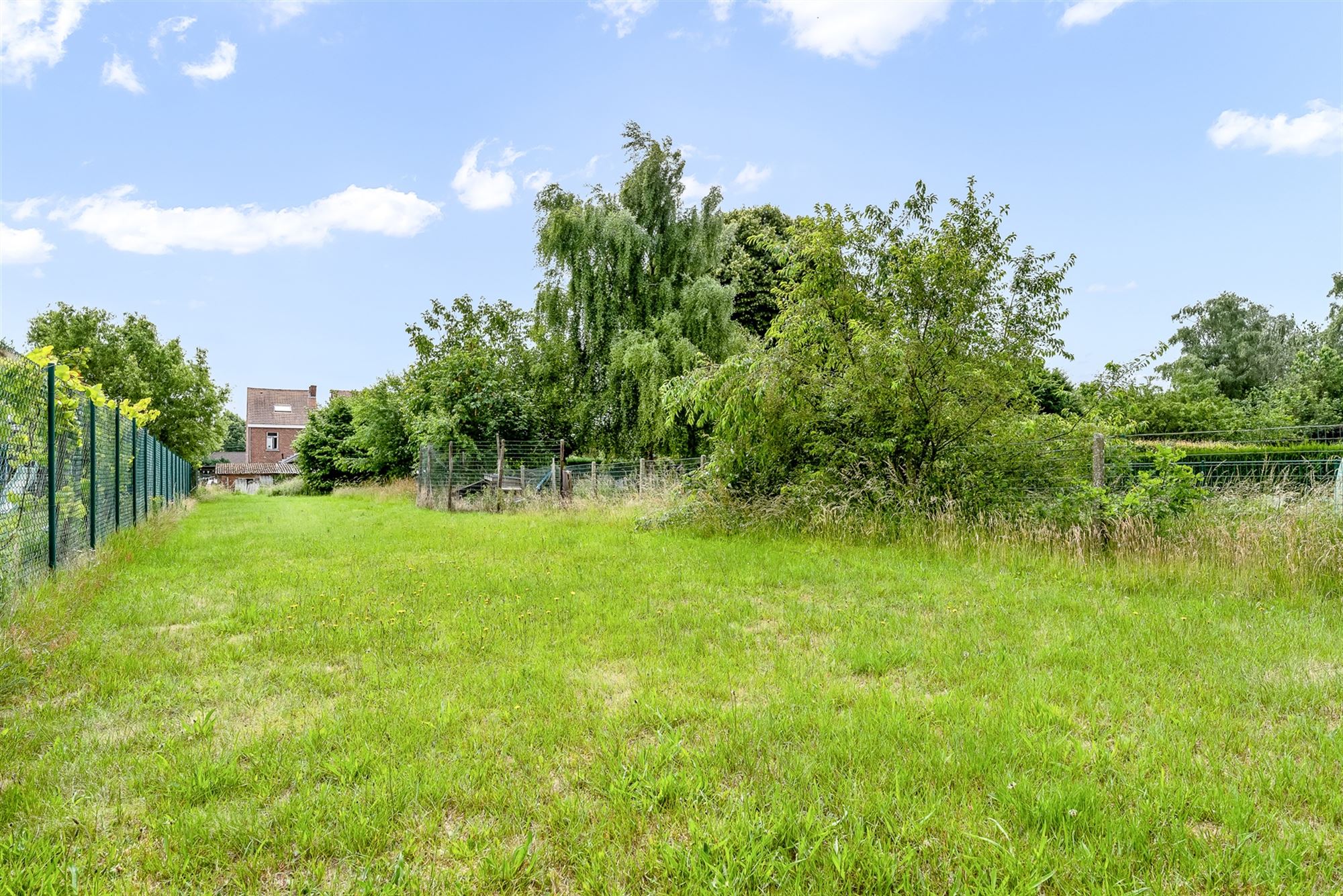 TE RENOVEREN WONING OP 12A86CA MET  RUSTIGE DOCH CENTRALE LIGGING IN STAL foto 2