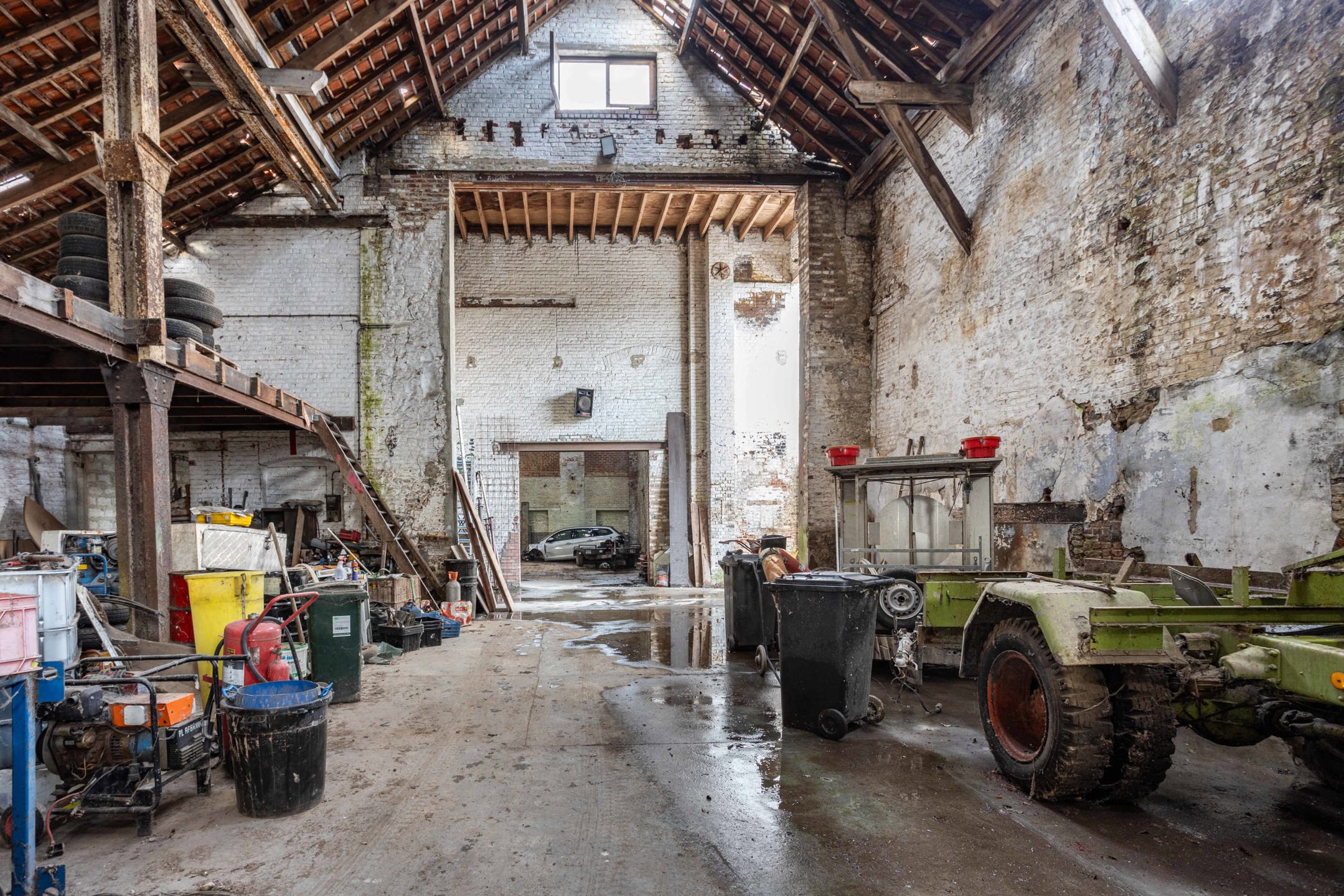 Te renoveren industrieel pand met veel potentieel & ruimte! foto 14