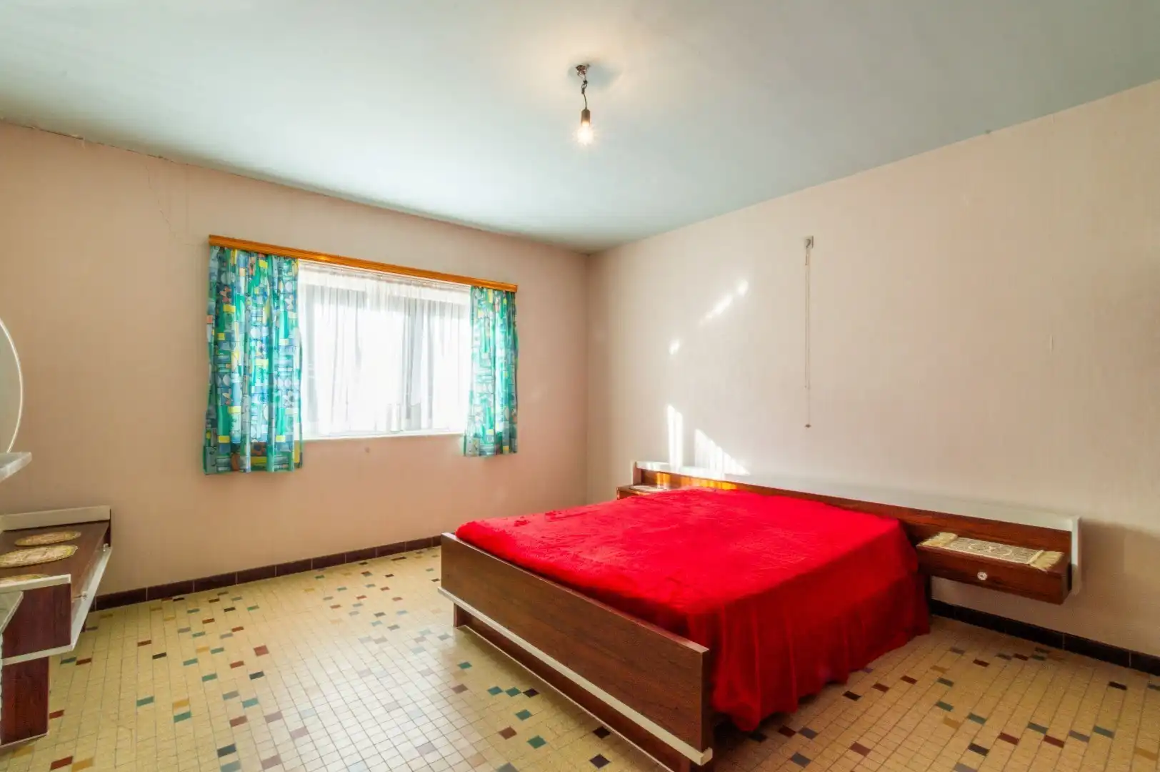 LICHTRIJKE, TE RENOVEREN 3-GEVEL WONING + GROTE TUIN! foto 13