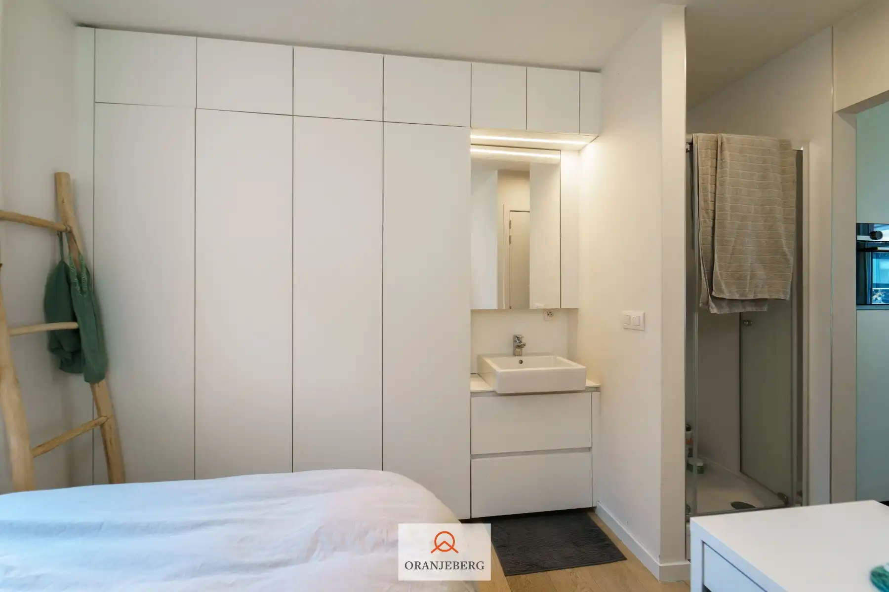 Gerenoveerde studio/appartement met unieke ligging. foto 10