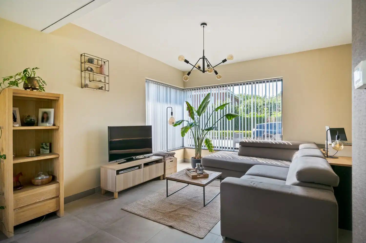Instapklare, gerenoveerde woning met garage op toplocatie in Broechem! foto 5