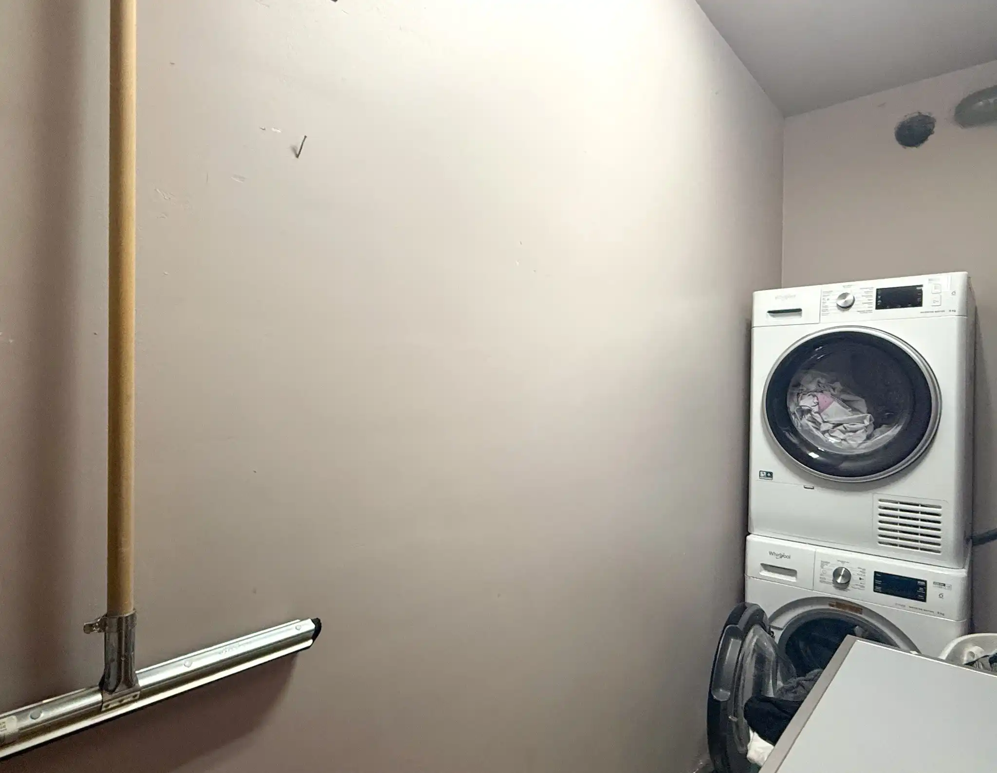 Lichtrijk appartement in centrum Beveren met twee slaapkamers, koertje en garage foto 7