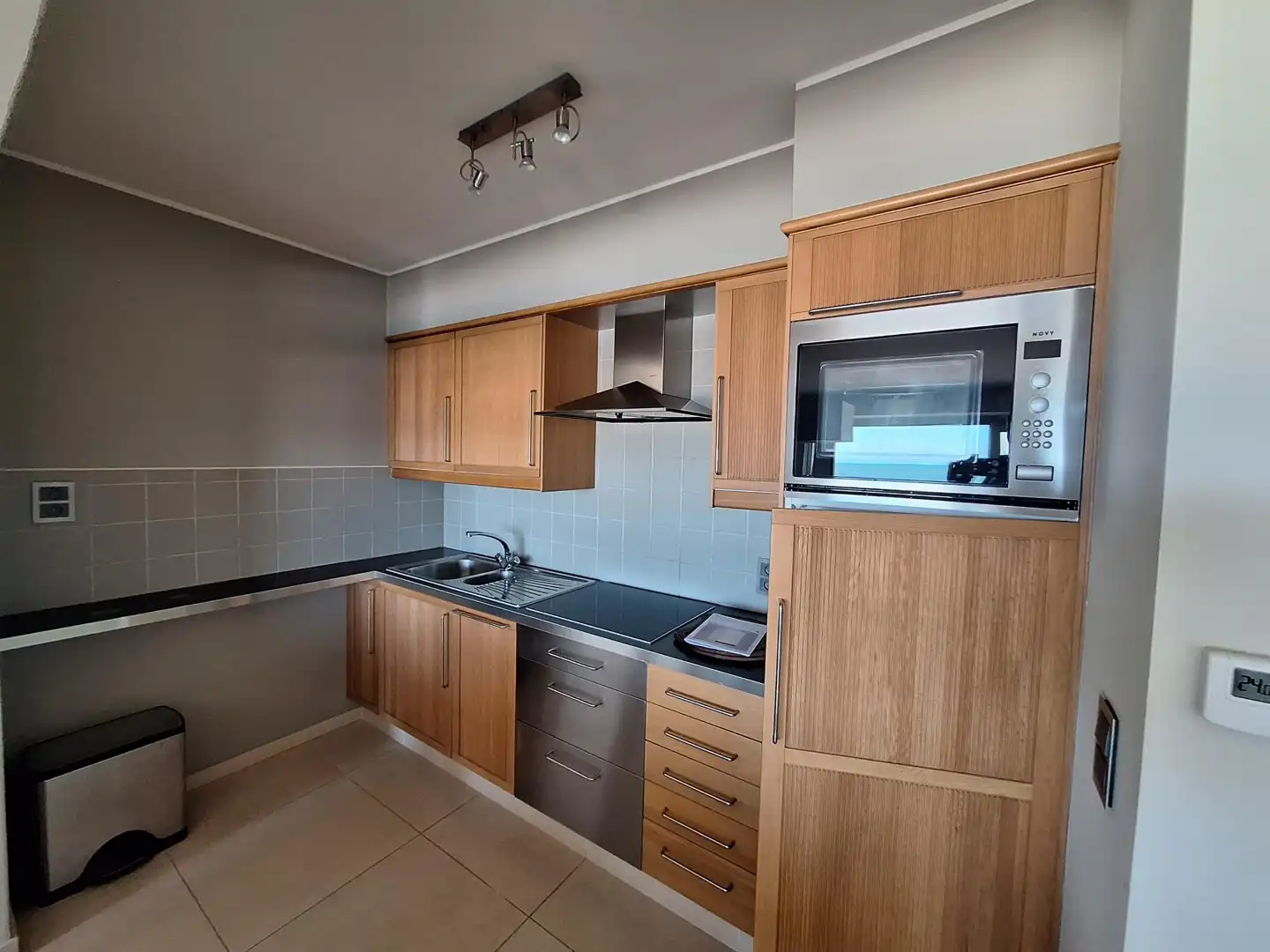 Licht gemeubelde appartement met één slaapkamer foto 7